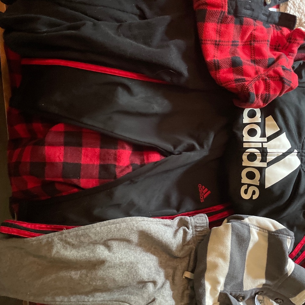 Bundle deal Three alfits Carter’s and Adidas 3t